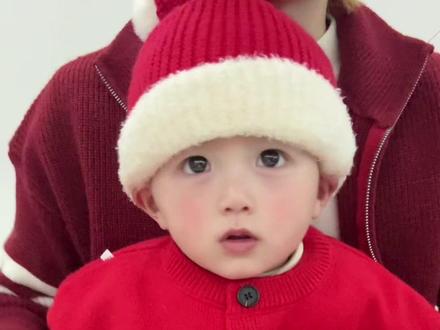 刚睡醒有点懵#带娃日常 #小宝宝 #萌宝穿搭 #人类幼崽 #手势舞