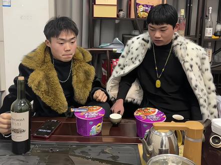 老坛酸菜面,做事要讲良心#上海阿四 #上海有个规矩 #和平饭店#杜宾犬