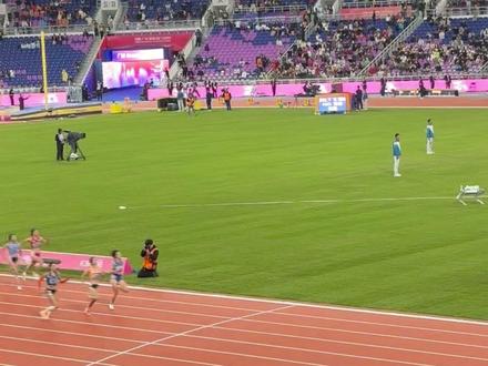 全运会女子200米决赛,此前拿到本届全运会400米金牌的四川选手刘英兰冲刺时摔倒,最终她爬起来坚持跑过了终点线,其他选手也都来察看她的伤情,体现了运动家精神。浙江选手陈妤颉以23.02秒夺金(视频:本报前方记者孔德昕|编辑:QWE)#全运会 #刘英兰 #200米