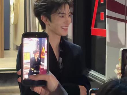 一个月没见啦
@张翅 #张翅#李柯以 #金丝雀养成手记 #失控豢养 #路透