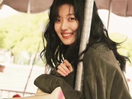 我宣布,比关晓彤更狠的女人出现了!那就是现在的孙千#人物故事 #上热搜 #孙千 #娱乐评论大赏 #强烈推荐