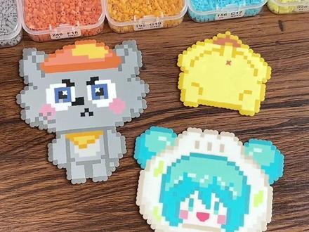 我又来邪修拼豆了!! 图纸来源分别是🍠@K.(拼豆版),🍠@浅旖.,🍠@别管我了#拼豆 #手工diy #拼豆豆 #拼豆图纸 #瓜子二手车