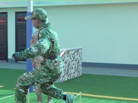 强健体魄,磨砺精神
部队的援建,带给学校的远不止是漂亮的校舍和先进的场地,更重要的是,带来了精神的滋养和体魄的锤炼,真正从“硬件”到“软件”,全面塑造着孩子们、勇于担当的品格。#国防教育公开课 #八一爱民学校