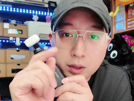 大疆pocket4新机到手基础设置保姆级教程 📱 大疆pocket4电子说明书 · 第二期 | 基础设置篇
新手拿到设备,激活后第一件事不是拍,是跟我调完这些设置!
⚙️ 核心设置清单:
▪️ 码率:无脑选「高」——清晰流畅的基础。
▪️ 旋转屏幕关机:设「2秒」——容错+省心,pocket3经验之谈。
▪️ 长按取消录像:打开——录错了长按录像键,直接删除并停止,不用进相册。
▪️ 摇杆速度:变焦+云台都设「5」最快——更跟手,避免手到镜头没到。
▪️ 开录后息屏:选「从不」——实时看构图,费电也值。
▪️ 内置存储优先:pocket4内置读取速度远超TF卡,插卡当备用就好。
❌ 强烈建议关闭:
转屏开拍:开机即录来不及构图,忙忙叨叨。
自拍跟随:轻微晃动云台就跟着转,画面一直晃,很别扭。
🎯 C键自定义:单击切换摇杆俯仰/变焦,双击快速拍照,三击锁定/解锁镜头朝向。
#大疆pocket4 #pocket4 #pocket4设置 #pocket4参数 #大疆pocket4首发上手测评