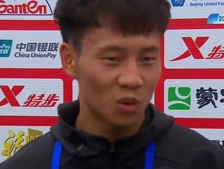 何杰第一次正式跑半马,北京半马1小时3分51秒夺冠! 正全力准备巴黎奥运会。#北京半程马拉松 #马拉松冠军 #何杰 #巴黎奥运会 #何杰马拉松 (编辑:滑梯)