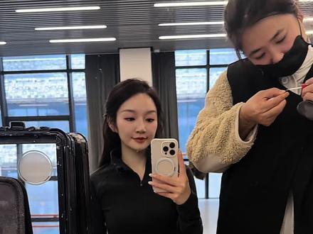 2025的故事圆满落幕,读过的书、看过的风景、遇见的人,都化作了照亮前路的光。一直觉得自己何其幸运,感恩所有在我生命里留下足迹的人。2026,愿我们继续并肩,静待好运如约而至。🥳#跨年夜的人间烟火有多美 #2026的第一条抖音