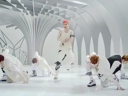 仅凭一首歌血洗全球,谁能想到已是十三年前。 #抖音精选#EXO#king#音乐#KPOP