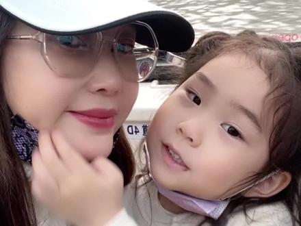 在他们身上,我看到了爱情最美的样子。希望天下的父母都可以慢些老去,时光啊,请善待他们吧!#风华计划 #星引力计划 #爱情的样子 #新春万事屋 #苏州河