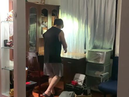 中年失业,孩子是我最大的羁绊 中年失业,经过了一周的焦虑,虽然没有方向,但心里要稳定多了,路毕竟要自己来走,于是我开始整理心情,整理一切对未来有帮助的东西。 #中年大叔 #中年失业 #失业 #人生不容易只有靠自己才能得到你想要的东西 #中年危机