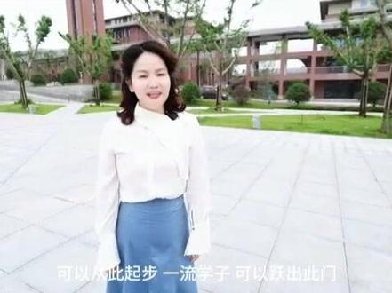 #孟津一高将乔迁新居。
7月27日高一新生在新校区报到。