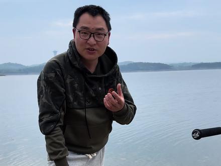 来,打窝船声呐求对手 这才是真正声呐的天花板,不服请评论区晒你的打窝船。#船夫打窝船