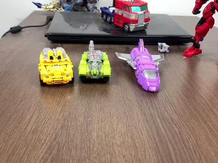 海陆空变形战队航空母舰