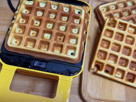 #创作灵感 宅家自制华夫饼🧇~巨无敌简单!!!#动手自己做美食 #跟着抖音做美食 #华夫饼 #在家做美食 #早餐