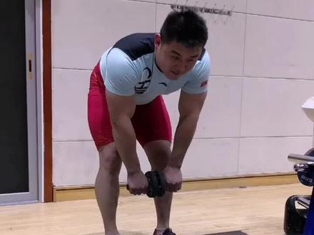 体重110公斤的杨哲完成三次站姿健腹轮,有小伙伴来挑战的嘛?#举重 #健身