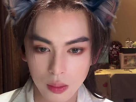 直播回放贝贝们切记不要刷屏,这样会给王子招黑的#小王子l #天津欢乐谷@小王子L @DOU+小助手 @抖音创作小助手 @抖音小助手 @抖音热点