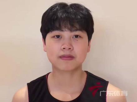 因城而来,为城而战。东莞新彤盛女篮队员钟佳丽为广东省城市篮球联赛打call。