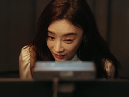 《她的盛焰》马思纯、宁理、袁姗姗 白靓靓得知自己的苦苦寻找多年前的爸爸竟然不是自己的亲生父亲#她的盛焰#她的盛焰复仇爽到上头