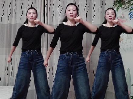 不低头的花,自有它的姿态🌼
#广场舞 #健身操 #团队舞蹈风采 #舞蹈爱好者日常 #舞蹈教学示范 @栗子有氧健身