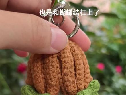 我用毛线勾出了海瑟,第一次尝试女生满意😍 图解终于整理好了给伙伴们放在视频结尾了,基础针法就可以轻松get😆
🧶线材使用@苏苏姐家官方旗舰店 唯棉四股
❤️色号:06乳白色76新芽37艾绿07肤色23浅棕色
🪡钩针:2.0mm0.5mm
#钩针编织#图解分享#钩织挂件…#蛋仔派对 #好物推荐🔥