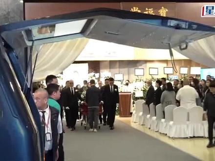 許紹雄出殯丨繼子低調返港送別 父子情超越血緣界限