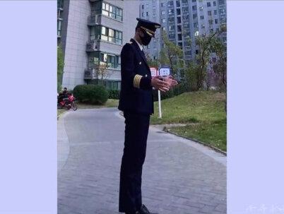 这个世界是一个巨大的金银花露,斩男斩女不知道,斩了群破看文的 #破看文的 #小说 #娱乐评论大赏