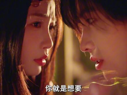 姜暮鼓起勇气牵靳朝的手,靳朝返握姜暮的手得到回应姜暮好开心。#双轨 #虞书欣 #何与 #好剧推荐#双轨是想把我钓成翘嘴吗