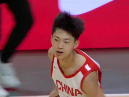 #张淳智连得5分 ,打破中国队得分荒!#中国男篮U17开场零封对手6分钟 #中国U17男篮VS美国犹他预科 #国青男篮