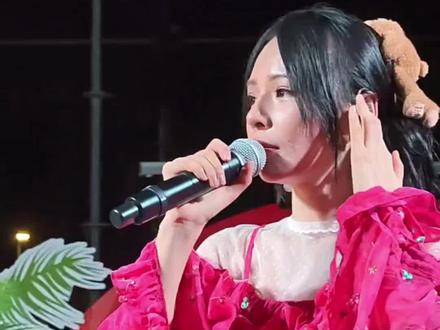 《太阳》鱼闪闪路演版,也太好听了吧! 鱼闪闪的《太阳》路演版真的戳中我啦~现场听感绝了!
@鱼闪闪BLING @是小鱼闪闪
#鱼闪闪路演 #鱼闪闪bling #运城 #禹都公园 #鱼闪闪路演 @DOU+小助手
