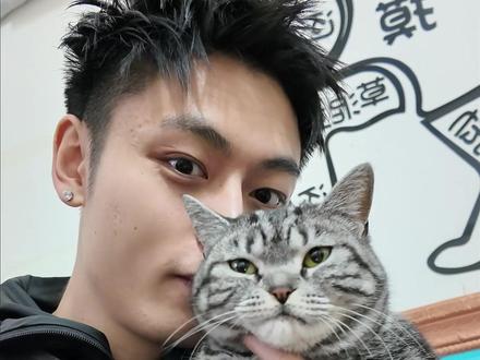 一家很有温度的撸猫馆,知道价格的时候还是很惊讶的。 来这里一趟我感觉,治愈了自己#猫 #大头的vlog