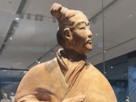 标准拉弓箭的姿势,兵马俑为什么不穿铠甲 #弓箭手 #兵马俑 #立射俑 #历史 #知识先锋计划