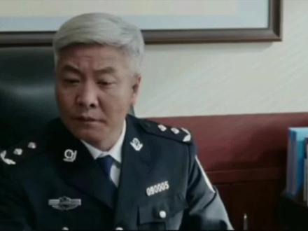 人前藏世故,暗夜守初心。骂过他冷漠圆滑,才懂史隆十七年孤勇,以沉默为盾,以坚守为刃,护山河清明#生命树 #胡歌 #杨紫 #史隆 #藏了十七年的正义