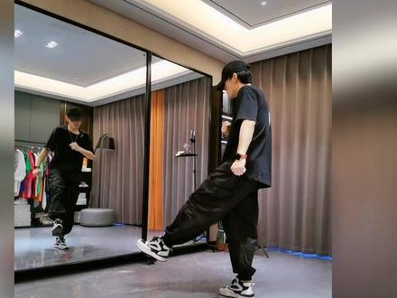 #江湖侠客 #曳步舞 #背面慢动作分解 #曳舞小波原创分解 #健身@DOU+小助手