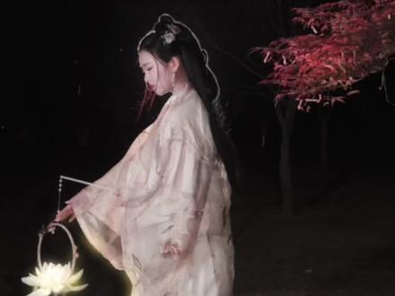 “你永远有自己独特的美,”每个人都可以是天花板,各花各有各花香嘛@咕噜庆 @甜筒小姚 @一颗小叶 #校园 #摄影 #青春