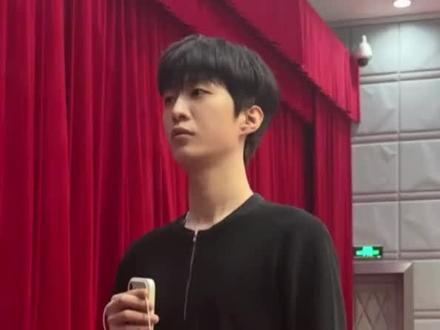 八年时间,从偶像练习生到央视春晚,你辛苦了。#范丞丞#央视春晚