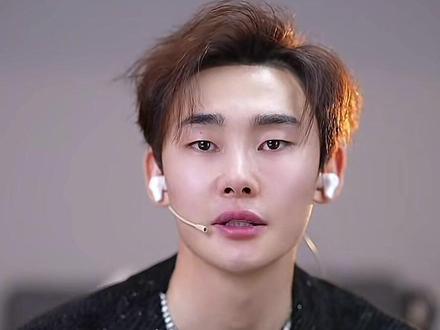 龙浩天回应生日当天为什么不对瑶瑶表白,看出来了现在的他想守护她保护她做她的依靠,成熟了稳重了,思想也升华了!@龙浩天🐲 (4.10中午12点生日庆) @AI瑶瑶☀️ @龙浩天🐲(生活号) @瑶瑶小撑腰☀️