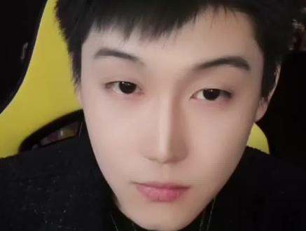 互联网真假难辨,大家还是理性吃瓜吧...#张凯毅#黄金凤冠