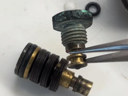 更换碟簧能解决你的恒压故障吗?99%解决不了。看完这个视频相信你会对碟簧有一个重新的认识。#恒压阀 #恒压阀维修 #恒压阀维修保养教程 #恒压阀漏气维修 #恒压阀