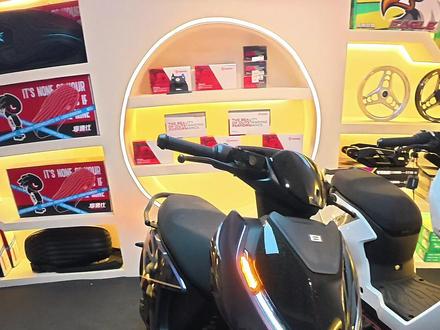 小号GS400上车极核AE4SE+安装教程 小号GS400相比原厂控要大一点,原厂孔位无损直上,不切车架不破座桶,简单易上手#zeeho极核 #极核ae4s+ #小号控制器 #安装教程 #控制器更换