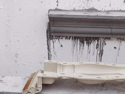 油脂是会腐蚀塑料的,强烈建议用脱模剂。废机油易参杂汽油杂质,且污染成品易造成脱漆,尽量不用。