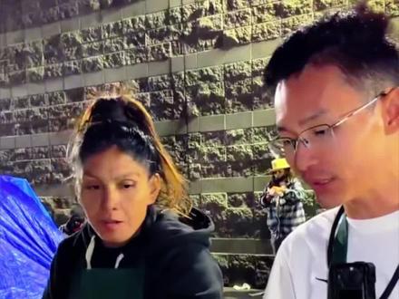 美国大妈说要把女儿嫁给我 美国大妈说要把女儿嫁给我,听着还挺意外的~
#美国小唐 #美国小唐酱香饼 #小唐在美国 #美国斩杀线