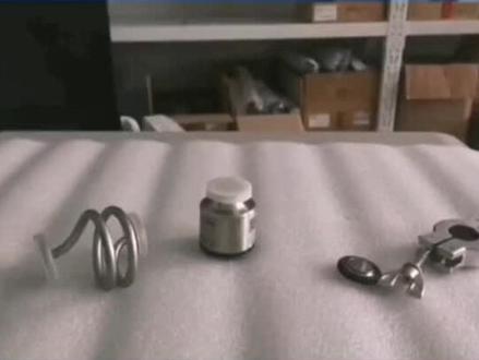莱宝-真空规配置螺旋管,防止其受到凝结水,蒸气和灰尘之类污染的影响。可以提高测量精度,延长真空规的使用寿命。