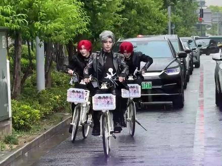 老公们就这样逗我们开心是吧!!!#恋与深空 #520和深空男友骑车兜风 #猎人小姐请上车#恋与深空520又整新活了#我也是骑上深空痛车了