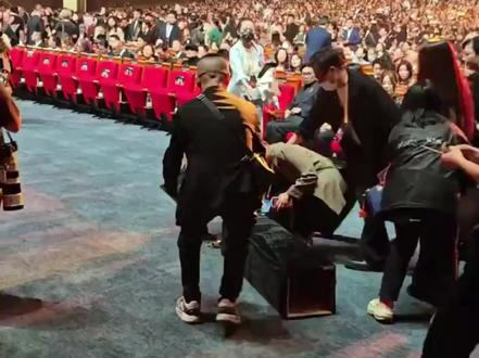 连金鸡奖杯自己都知道该属于谁 #金鸡百花电影节