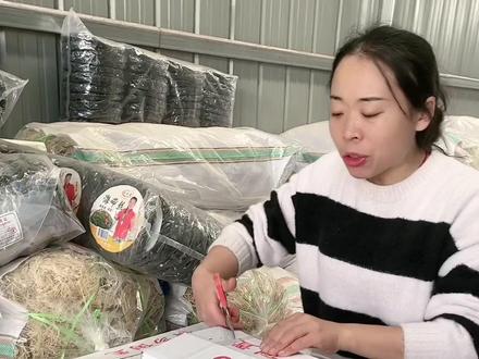 火锅里,麻辣烫里,尤其是串串里,经常会看到这个菜,它叫长寿菜,也叫鞭炮笋,也叫海草,吃到嘴里很有嚼劲,咯吱咯吱的口感,挺嫩的哦#火锅食材 #长寿菜 #海草 #串串食材 #鞭炮笋