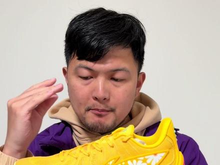 这静态脚感就感觉不值3开,颜值没毛病
有一说一,颜值确实可以,买它就是冲着他颜值。倒是静态脚感非常一般,而且还挺内扣,就看后面的实测了。#LiNing音速14 #音速14 #李宁音速14