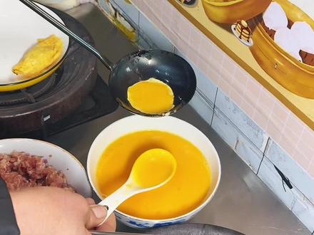 今天家里做蛋饺子 这是我们扬州人过年家家都要吃的,你们家做了吗?#扬州#扬州美食 #江都#过年 #扬州土著