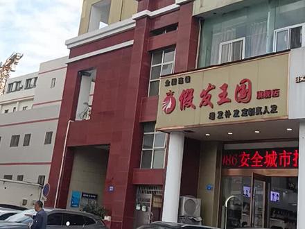 最近一周都要来人民医院报道,终于给我找到了附近最最便宜的停车场,而且价格实惠的了,悄悄告诉你一句,有时候说句好话,还可以价格小刀。#停车场 #看病停车难的问题