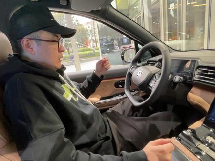 全新蔚来ES8 中控显示屏再度加宽更显豪华!