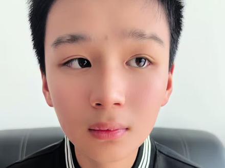 走过漫长的康复时光,熬过无数崩溃与迷茫。从不敢轻易出门,到如今可以安心相伴远行。看着孩子情绪慢慢稳定,才懂这份普通的自由,对我们而言多么珍贵。前路漫漫,岁岁年年,平安顺遂,便是最好的结局。#自闭症 #每一个孩子都是上天赐予我们的礼物