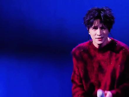 原来我自以为是...
说的话都只是友情提示
是不是从一开始就身处劣势
想靠近你却用错了方式...
老薛新歌《友情提示》感谢聆听
#薛之谦 #谦友 #音乐缘计划 #神级现场 #现场live